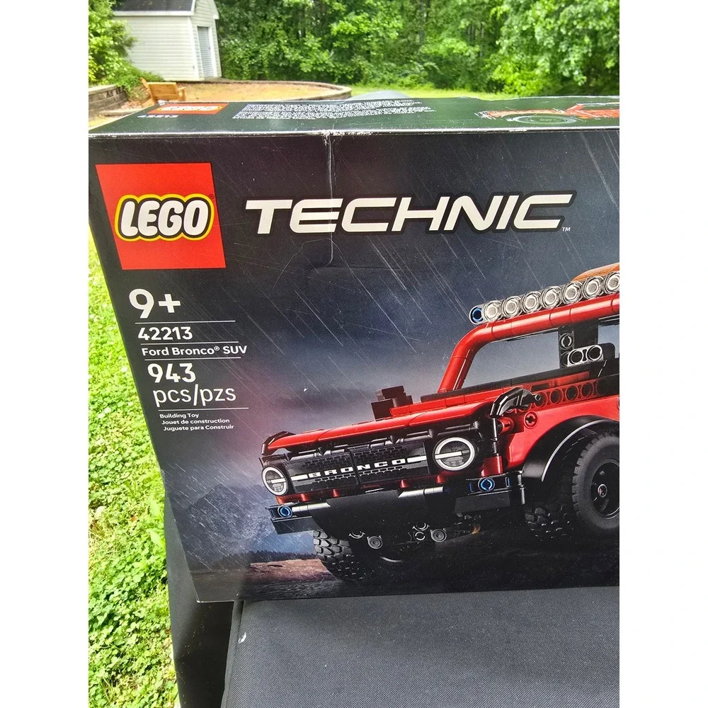LEGO Technic Ford Bronco SUV 42213 Building Set 943 Pcs New Factory Sealed‎